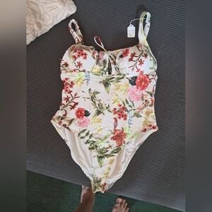Woman's one piece bathing suit size Large NWOT